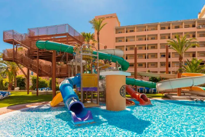 Hotel con toboganes Magic Tropical Splash, en Cala de Finestrat, Alicante