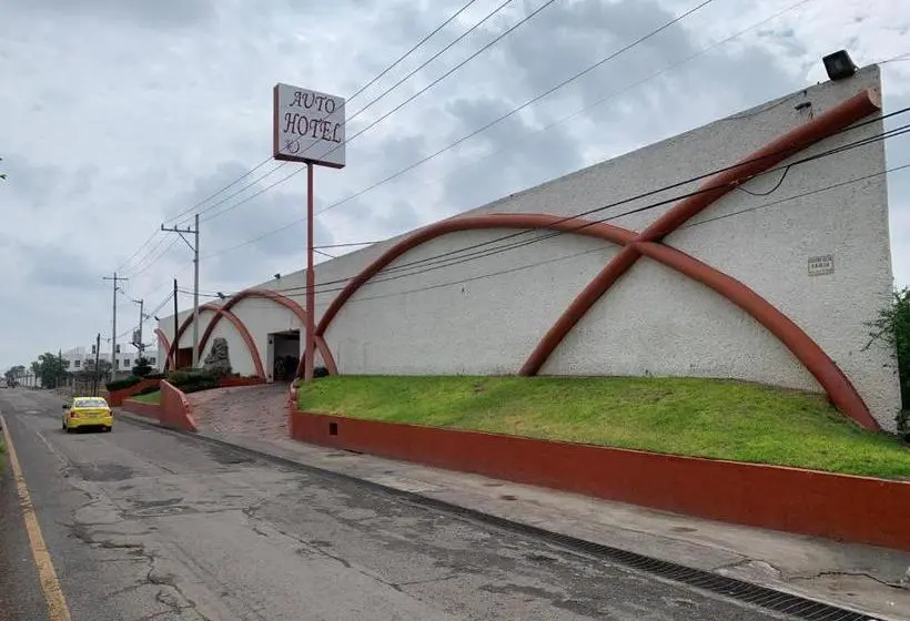 Auto Hotel del Río