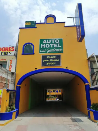 Auto Hotel Las Gardenias