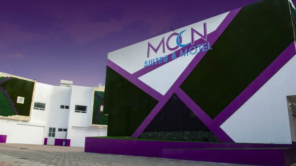 Hotel & Motel Moon