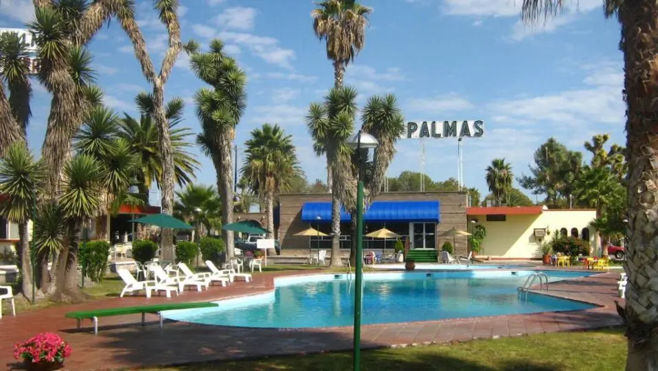 Las Palmas Midway Inn