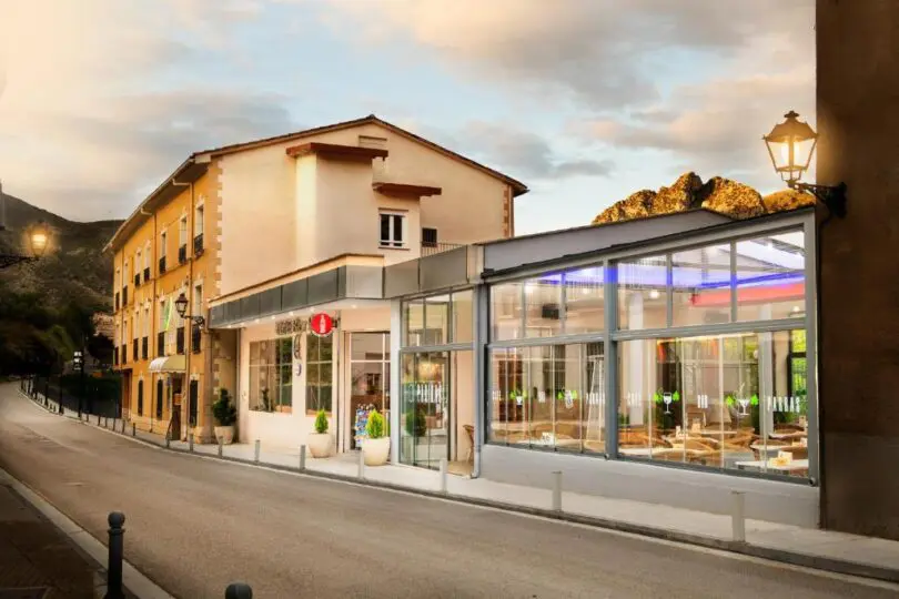Parra's Hotel